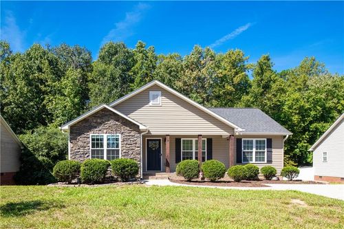 9 Brandy Wine Dr, Thomasville, NC, 27360-9032 | Card Image