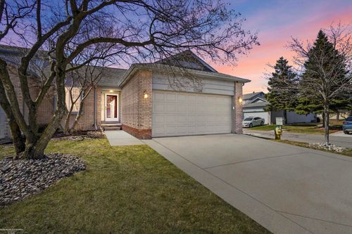 17766 Bobwhite Ct, Brownstown, MI, 48193-8463 | Card Image