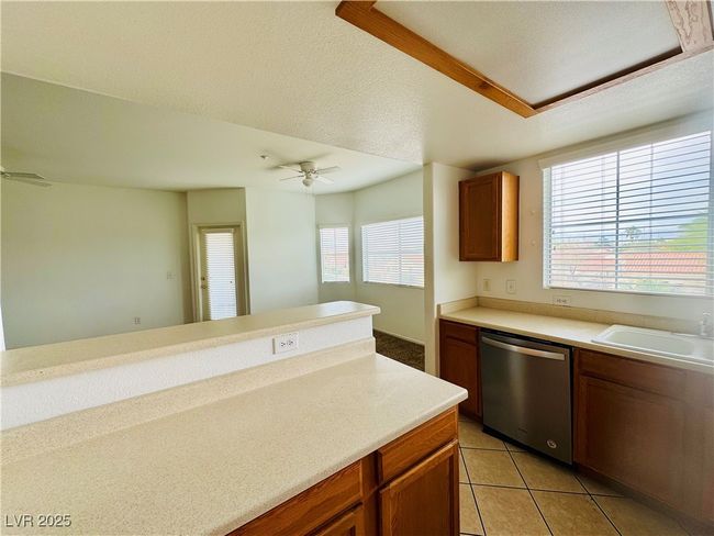 UNIT-1325 - 833 Aspen Peak Loop, Condo with 2 bedrooms, 2 bathrooms and null parking in Henderson NV | Image 6