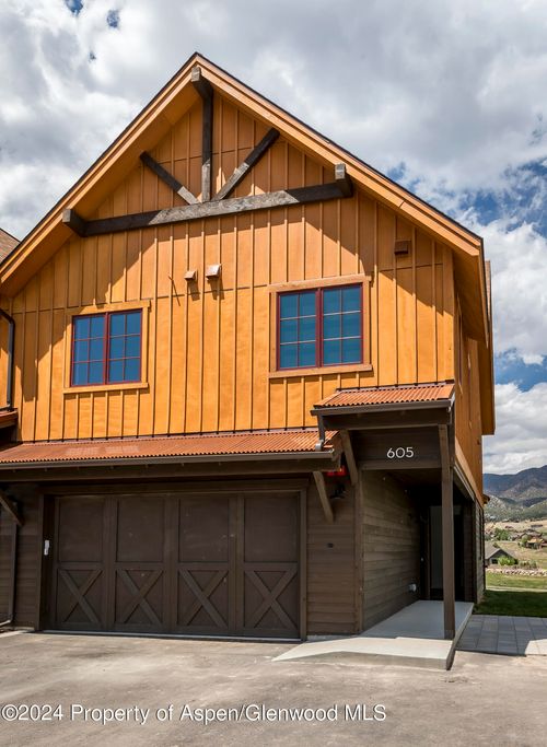 605 Little Cloud Dr, New Castle, CO, 81647-9814 | Card Image