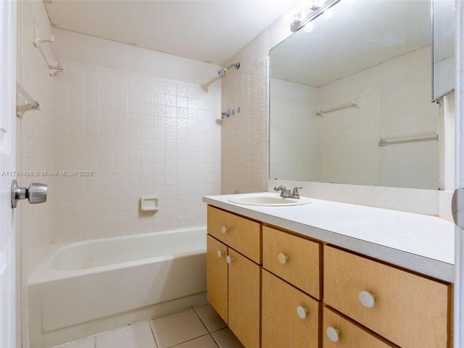 I - 10106 Twin Lakes Dr, Condo with 2 bedrooms, 2 bathrooms and null parking in Coral Springs FL | Image 16
