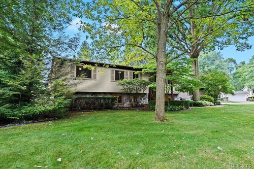 5375 Prentis Rd, Waterford, MI, 48327-2859 | Card Image