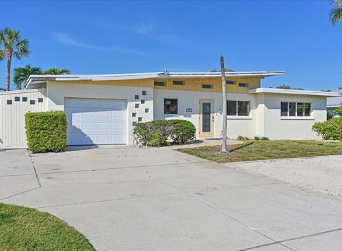 512 Key Royale Dr, HOLMES BEACH, FL, 34217-1226 | Card Image