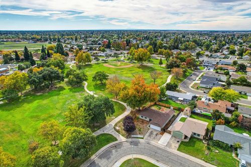 57 Kennelford Cir, Sacramento, CA, 95823-5319 | Card Image