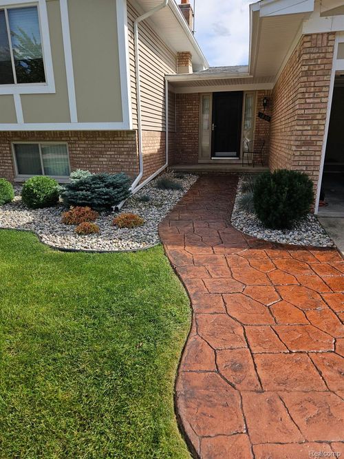 1830 N Lake Dr, Troy, MI, 48083-5384 | Card Image