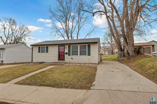 1705 E Spruce St, Sioux Falls, SD, 57103-0315 | Card Image