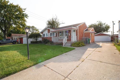 939 Deering St, Garden City, MI, 48135-3164 | Card Image