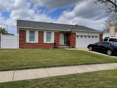 18590 Blakely Dr, Woodhaven, MI, 48183-4402 | Card Image