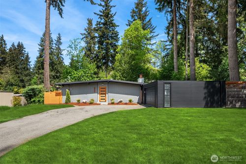 15634 Se 8th St, Bellevue, WA, 98008-4917 | Card Image