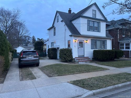 22 Sylvan Pl, Valley Stream, NY, 11581-1311 | Card Image