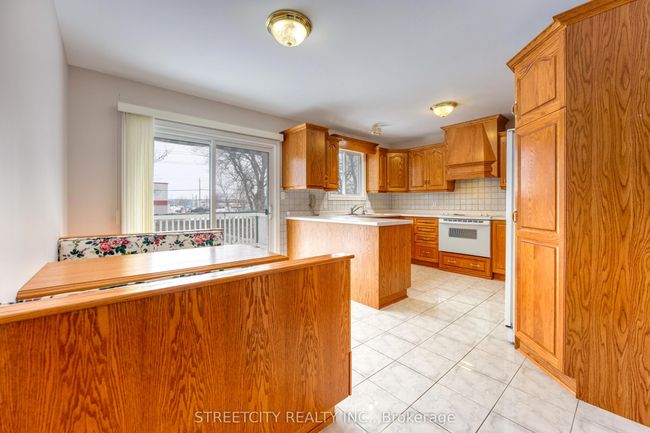 60 D'andrea Trail, House other with 2 bedrooms, 3 bathrooms and 4 parking in Sarnia ON | Image 8