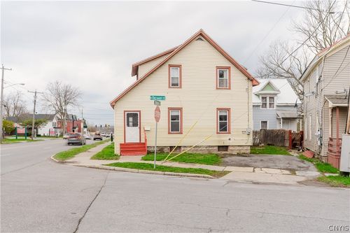 402 Arsenal St, Watertown, NY, 13601-2434 | Card Image