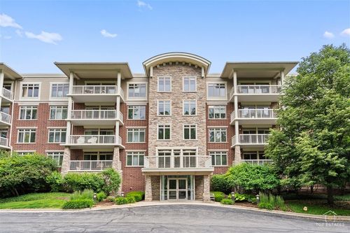 205-425 Benjamin Dr, Vernon Hills, IL, 60061-1583 | Card Image