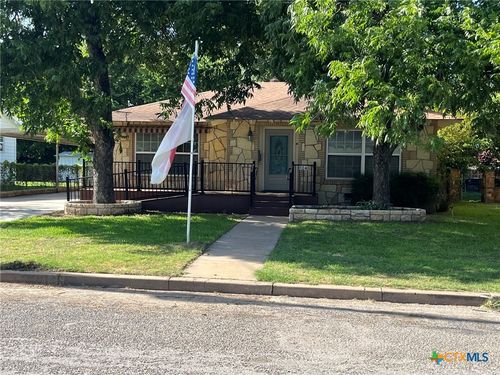 104 W Storey St, San Saba, TX, 76877-5804 | Card Image