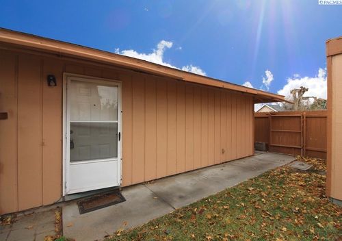 b105-3121 W Hood Avenue, Kennewick, WA, 99336 | Card Image