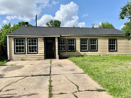 5311 Lyndhurst Dr, Houston, TX, 77033-2909 | Card Image