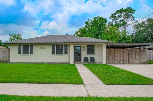 2025 S River Park Dr, Violet, LA, 70092-3637 | Card Image