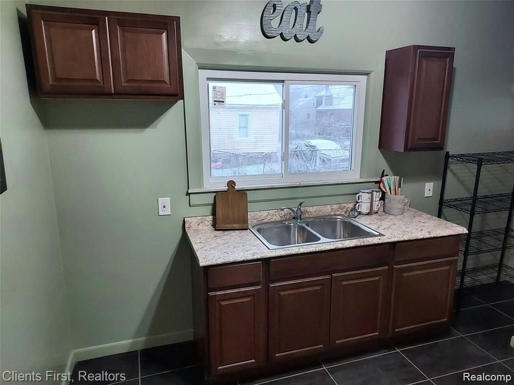 Residential Lease in Detroit 4