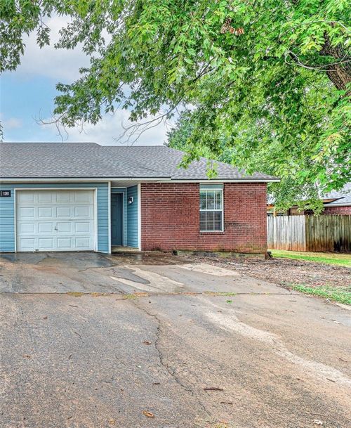 1391 N Boxley Ave, Fayetteville, AR, 72704-2101 | Card Image