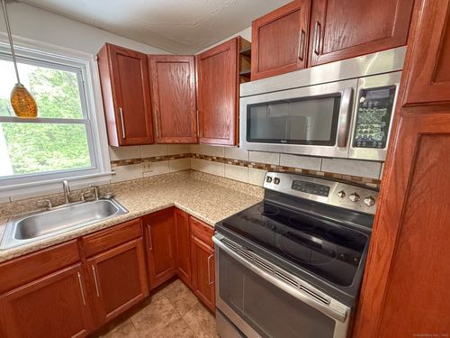 15 Trout Brook Rd, Bristol, CT, 06010-2465 | Card Image