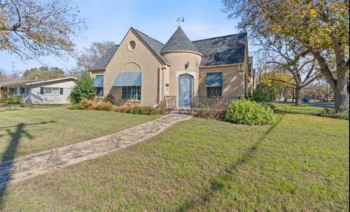 762 S Guadalupe St, Lockhart, TX, 78644-3332 | Card Image