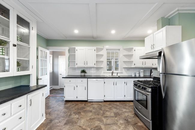 97 Mount Pleasant Ave, House other with 2 bedrooms, 2 bathrooms and 3 parking in Gloucester MA | Image 15