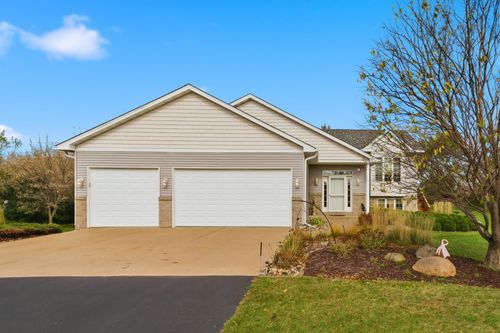 696 Buttercup Ct, Hudson, WI, 54016-8247 | Card Image