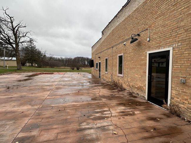 Patio with stamped concrete. | Image 29