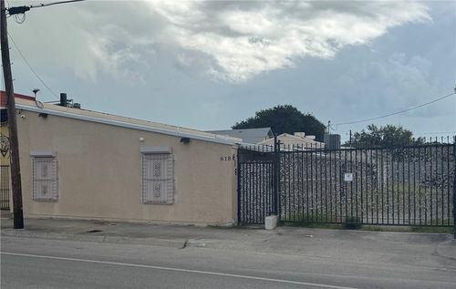 618 S Staples St, Corpus Christi, TX, 78401-3335 | Card Image