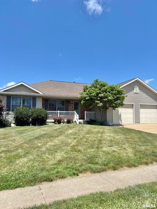404 Delaney Dr, Jacksonville, IL, 62650-2677 | Card Image