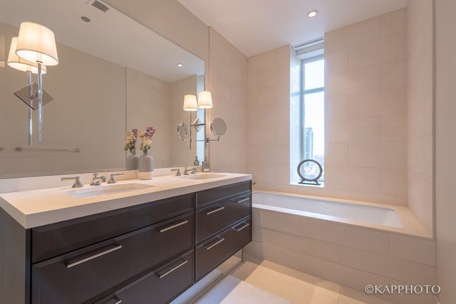 15AA - 118 E Erie St, Condo with 2 bedrooms, 3 bathrooms and 1 parking in Chicago IL | Image 24