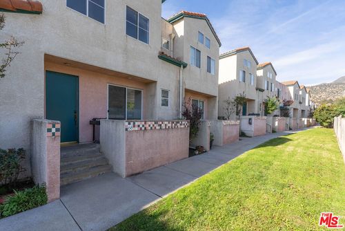68-13901 Olive View Ln, Sylmar, CA, 91342-7565 | Card Image