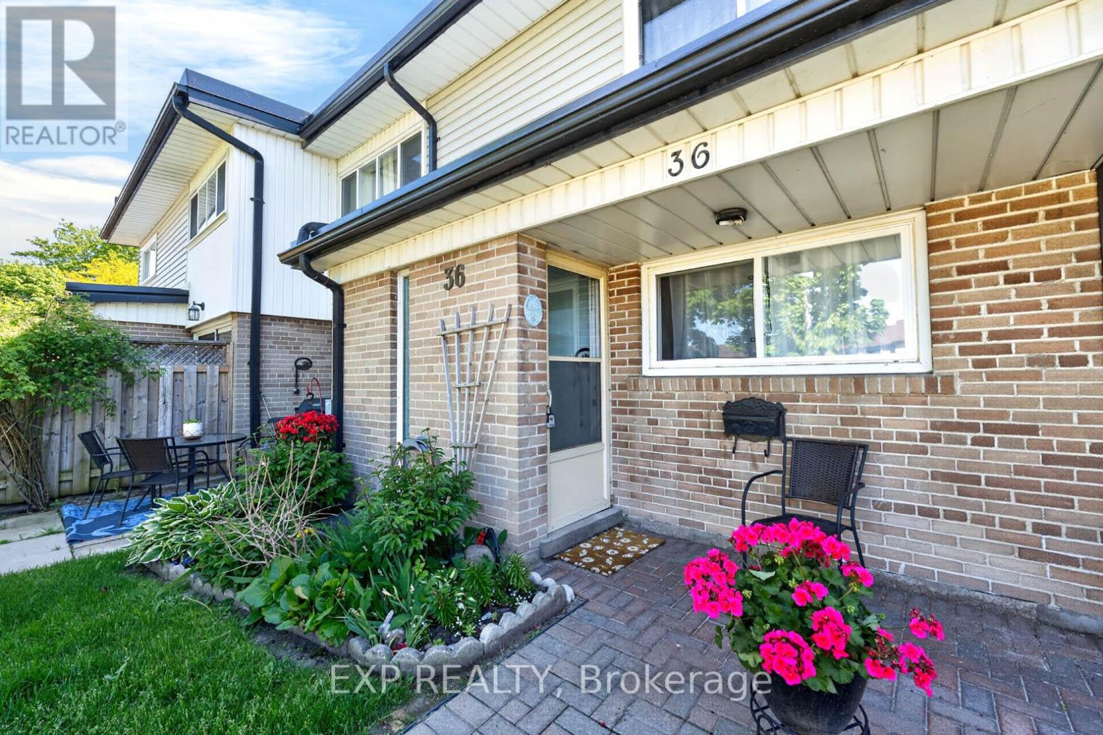 Residential in Pickering (West Shore) 5