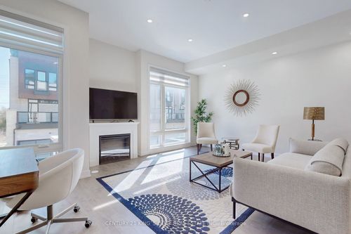 16 Credit Lane, Richmond Hill, ON, L4E1G9 | Card Image
