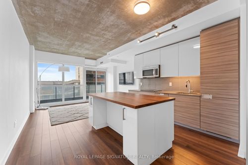 907-210 Simcoe St, Toronto, ON, M5T0A9 | Card Image