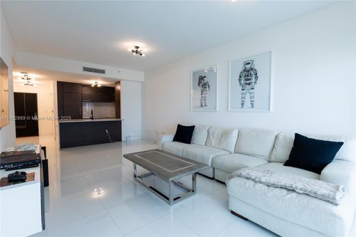 apt-2210-900 Biscayne Blvd, Miami, FL, 33132-1564 | Card Image