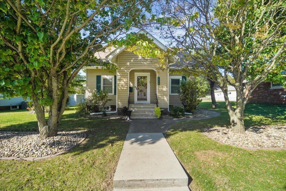 1615 Main St, For Sale in Cedar Falls - eXp Realty