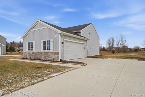 7201 Primrose Ln, Grand Blanc, MI, 48439 | Card Image