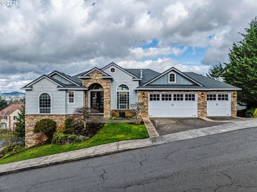 8512 Se Constance Dr, Happy Valley, OR, 97086-3427 | Card Image