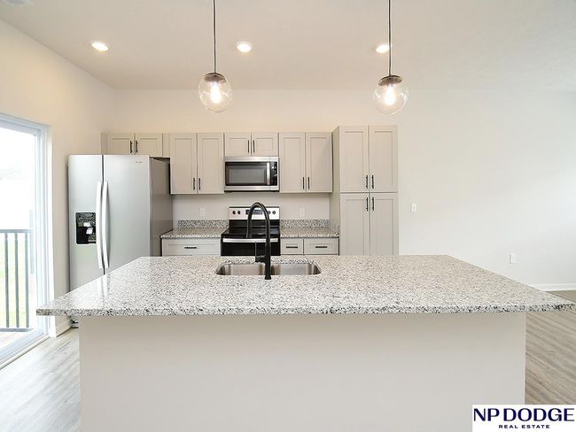 20856 S Plz, Townhouse with 3 bedrooms, 3 bathrooms and 2 parking in Elkhorn NE | Image 7