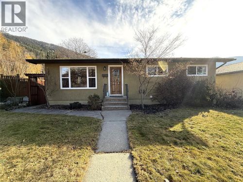 224 Howe St, Nelson, BC, V1L5M8 | Card Image