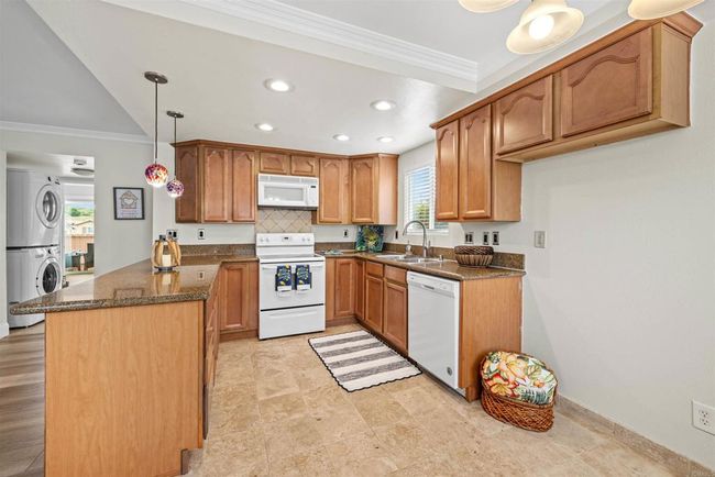 APT-38 - 31916 Del Cielo Este, Condo with 2 bedrooms, 2 bathrooms and 2 parking in Bonsall CA | Image 11