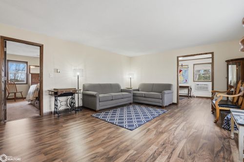 1562 185th St, Mount Pleasant, IA, 52641-9275 | Card Image