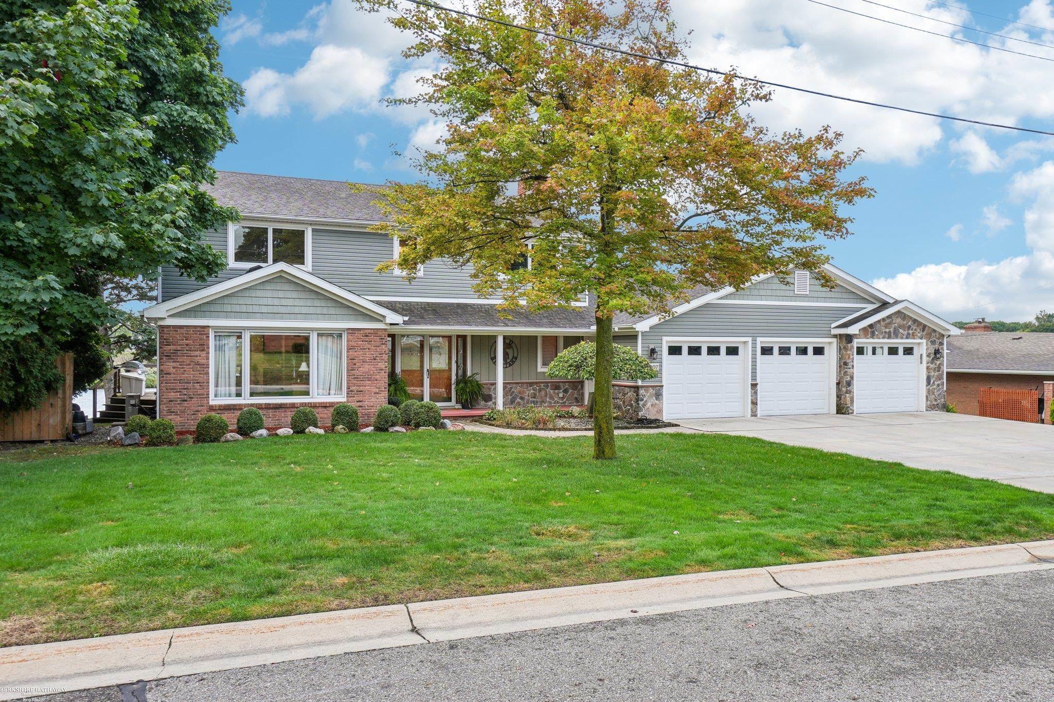 Woodstock Dr, Port Huron, MI 48060