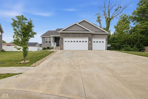 128 Woods Edge Blvd E, Greencastle, IN, 46135-7667 | Card Image
