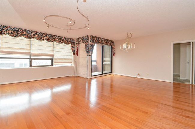 The open spaces are perfect for entertaining. | Image 7