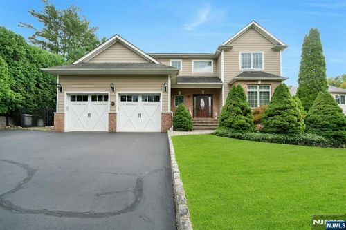 87 Linden Ave, Emerson, NJ, 07630-1500 | Card Image
