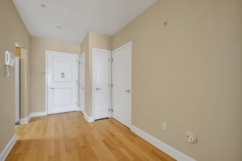 apt-315-130 Post Ave, Westbury, NY, 11590-3286 | Card Image