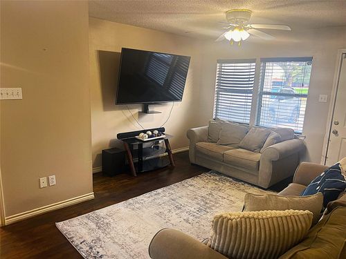 205 N Logan St, Texas City, TX, 77590-7236 | Card Image