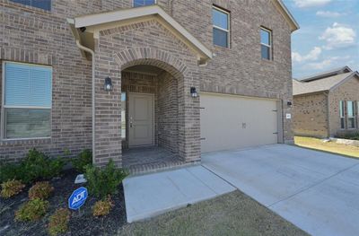 Covered front Porch | Image 3